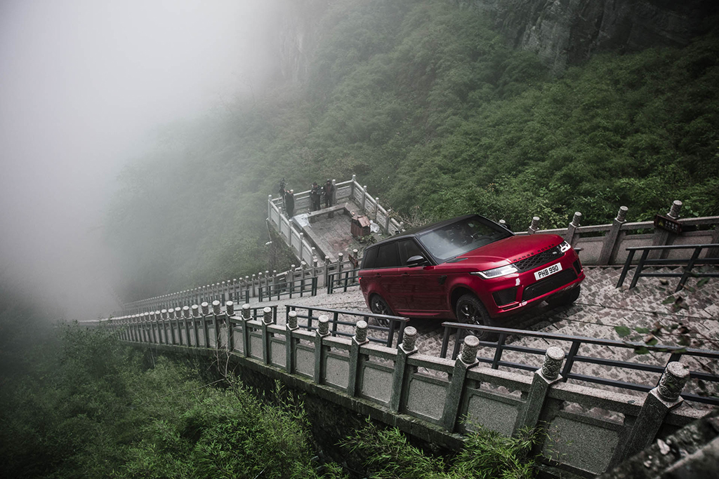 Range Rover Sport PHEV ซิ่งฝ่าถนนมังกร มุ่งสู่ประตูสวรรค์แห่งเขาเทียนเหมินซาน
