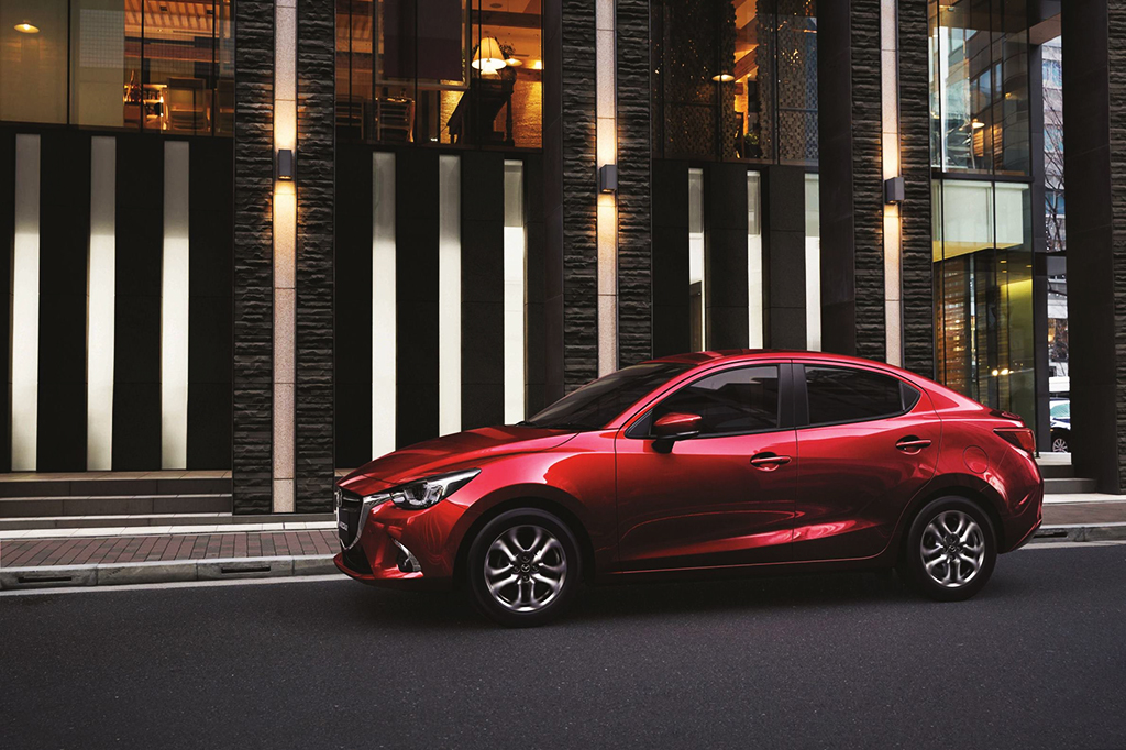 Mazda เปิดตัวมาสด้า 2 ใหม่ เพิ่มออฟชั่นเพียบ! เอาใจวัยรุ่น