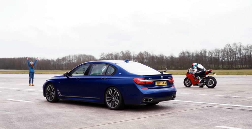 BMW M760Li Vs Ducati Panigale V4 แดร็กเรซ