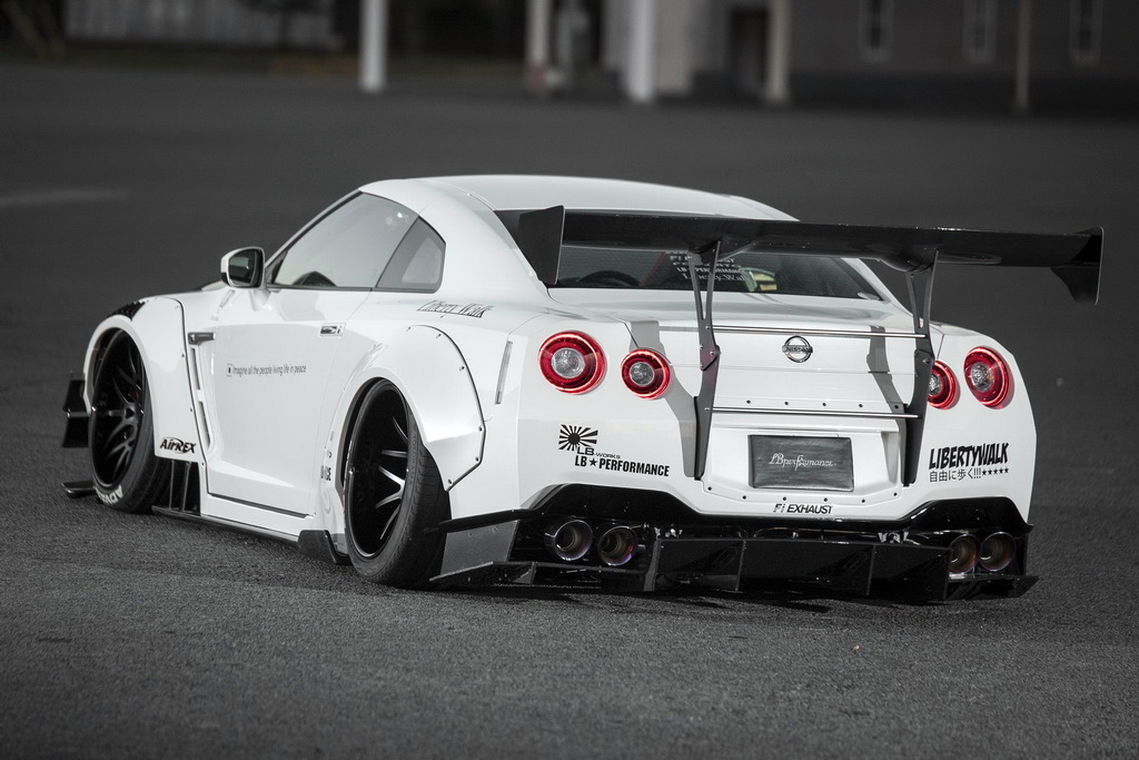 Liberty Walk เตรียมขนสุดยอดซูเปอร์คาร์แต่งแรงแห่งยุค บุกเกาะอังกฤษ