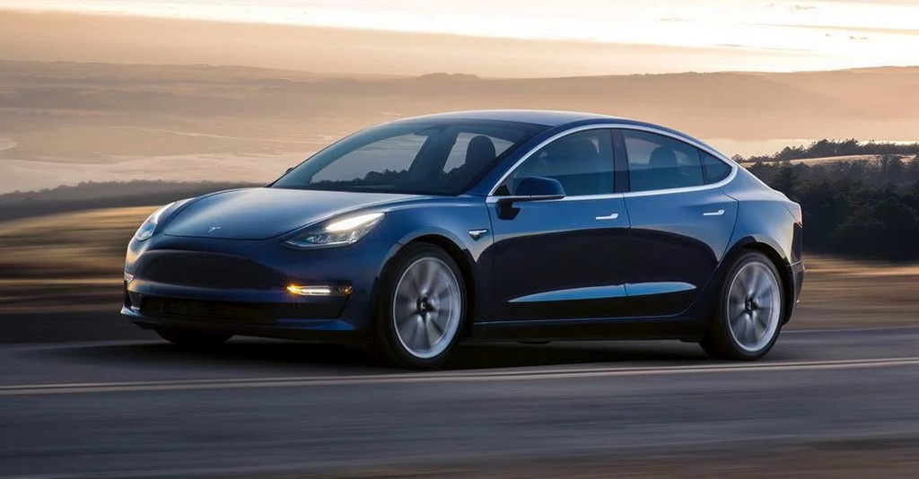 Tesla Model 3 2018 มาพร้อมมอเตอร์ไฟฟ้าคู่ 0-100 ใน 3.5 วิ เคาะค่าตัว 2.5 ล้านบาท