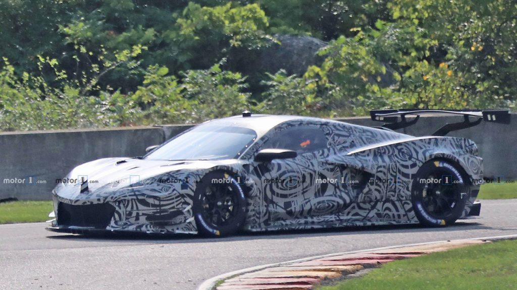 จับได้คาหนังคาเขา Corvette C8.R เครื่องวางกลาง คันเป็น ๆ ที่แอบถ่ายได้ ขณะวิ่งบนสนามครั้งแรก