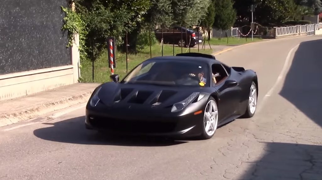 เสียงเงียบจนน่าสงสัยว่า Ferrari 458 Italia คันในคลิปจะกุมความลับไว้อย่าง เครื่องยนต์ไฮบริด