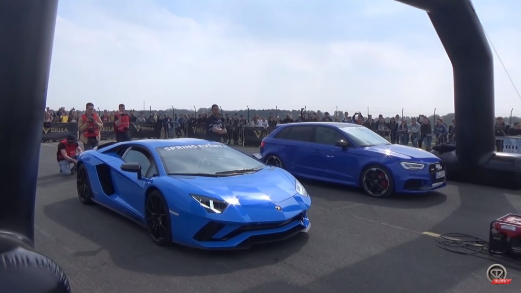 มันหยดเมื่อ Audi RS3 สวน Lamborghini Aventador แบบขาดลอยในการดวลกันทางตรง