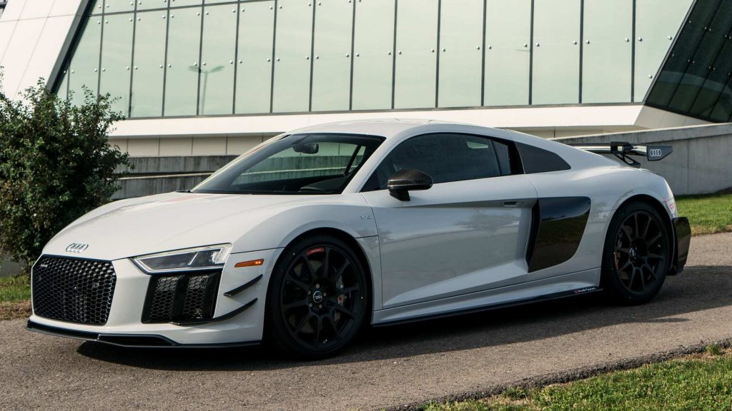 เปิดตัว Audi R8 V10 Plus เกิดมาเพื่อสู้แบบหลังชนฝา ที่อัพเกรดให้น้ำหนักเบา แถมเพิ่มแรงกดให้เข้าโค้งมั่นใจ