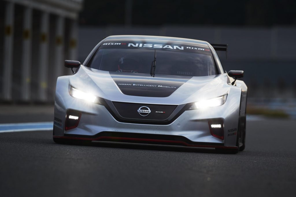 อย่างหล่อ รถแข่งคันใหม่จากค่าย Nissan อย่าง Leaf Nismo RC ที่ใช้ระบบไฟฟ้าทั้งหมด