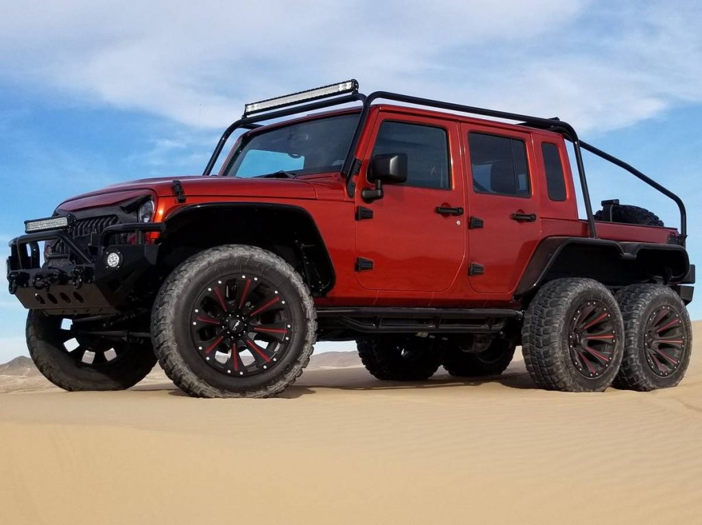 9.4 ล้าน ถือว่าไม่แพง สำหรับรถสุดแกร่งอย่าง Jeep Wrangler 6 × 6 ขับเคลื่อนด้วยพลัง Hellcat คันนี้