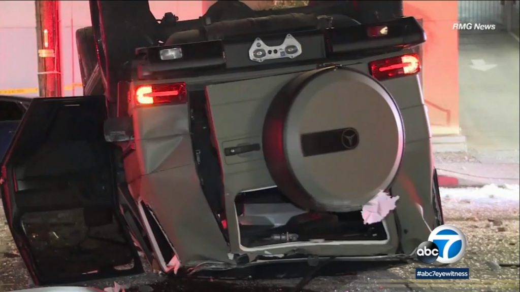 รถแข็งแกร่ง หรือ เป็นแค่เรื่องปาฏิหาริย์ เมื่อ G-Class ตกตึกลานจอดรถชั้น 3 แต่คนขับรอดหวุดหวิด