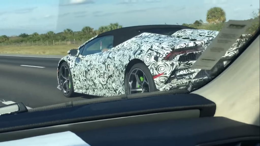 เป็นอันว่าเฉลย เมื่อมีคนถ่ายภาพ Huracan EVO ได้บนถนน แต่เป็นรุ่น Spyder ที่ไม่เคยเห็นมาก่อน