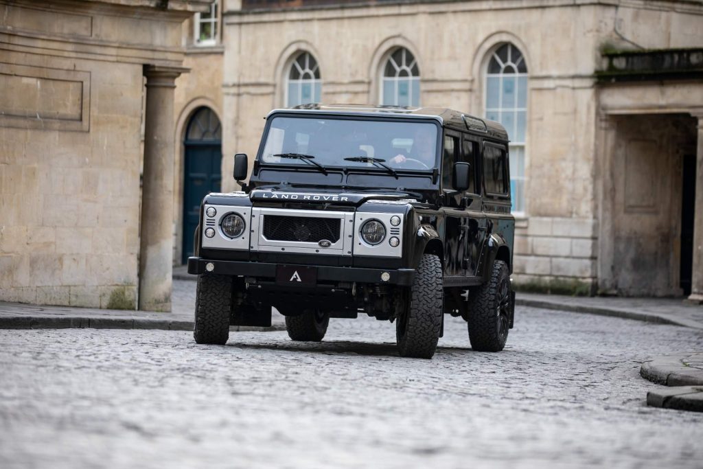 Land Rover Defender 1989 คันนี้มันดูคูลและเท่มาก แต่ติดตรงราคาที่แรงถึง 45 ล้าน