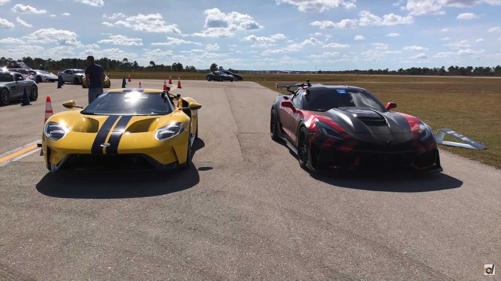 แมทช์สุดลุ้นระหว่าง Ford GT กับ Corvette ZR1 ฟาดกันตาต่อตา เพียงครึ่งไมล์รู้เรื่อง