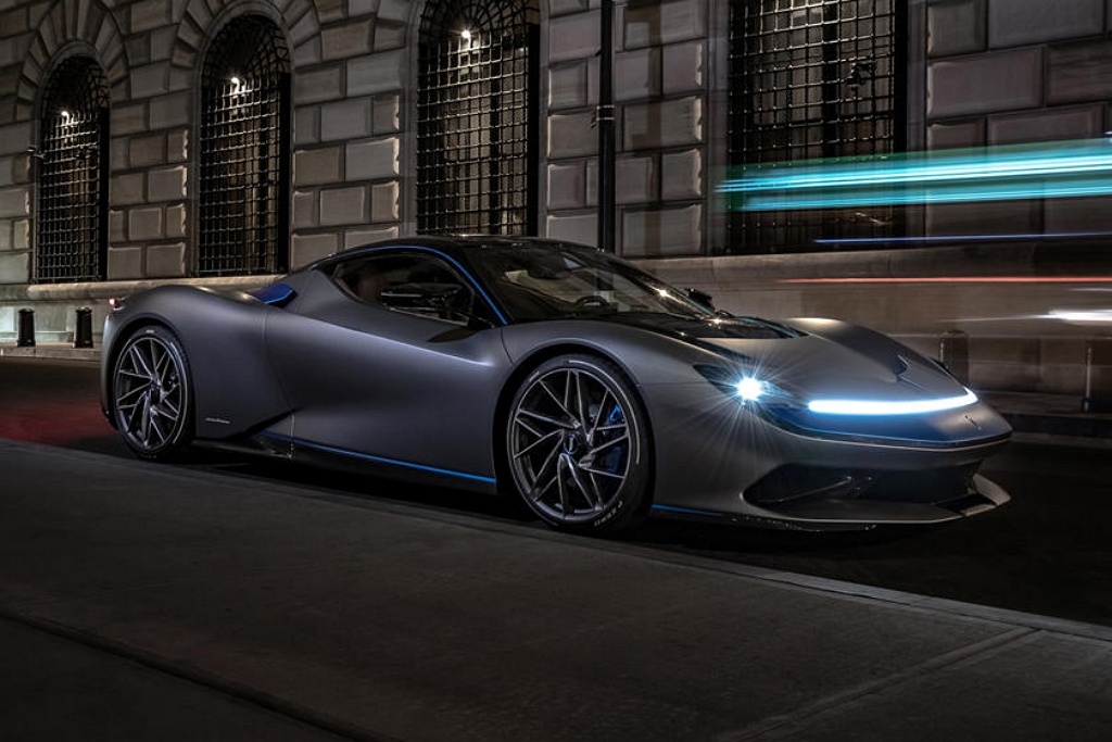 Pininfarina Battista ไฮเปอร์คาร์ไฟฟ้า คันแรกๆ ของโลก รุดโชว์ตัวบนถนนนิวยอร์ก งานนี้ออร่าพุ่งกระจาย