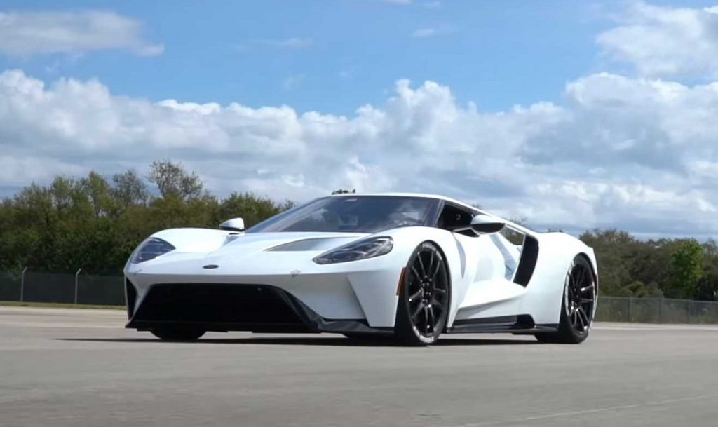 Ford GT โขว์พลังดุ วิ่ง 213 ไมล์/ชั่วโมง บนรันเวย์กระสวยอวกาศขนาดใหญ่