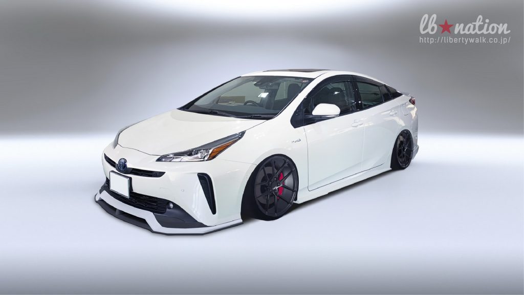 Liberty Walk เปลี่ยน Prius ให้ดูซิ่งขึ้นชั่วพริบตา โหลดมาอย่างต่ำแทบติดพื้น