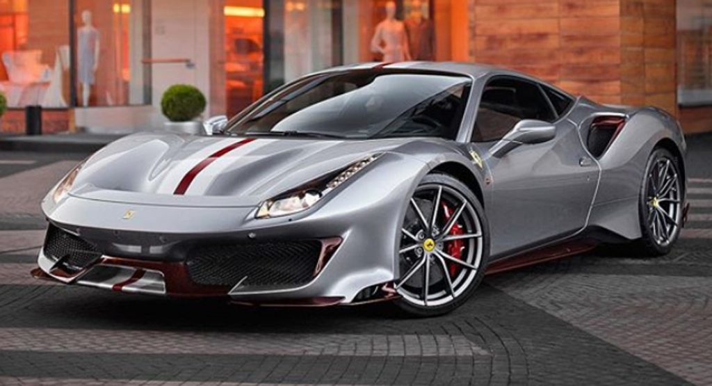 ดูรวมๆ แล้วมีเสน่ห์ Ferrari 488 Pista สวยสง่าด้วยตัวรถสีเงิน ตัดกับคาร์บอนไฟเบอร์สีแดง