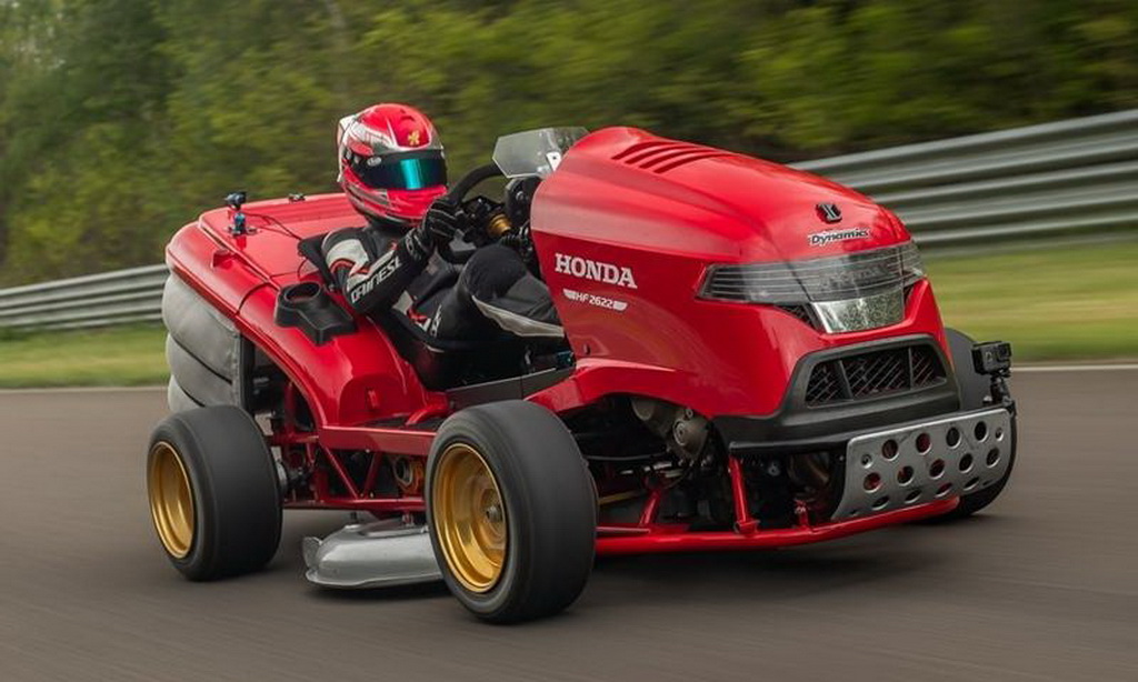 Honda Mean Mower V2 รถตัดหญ้าที่แรงยิ่งกว่าซูเปอร์คาร์!