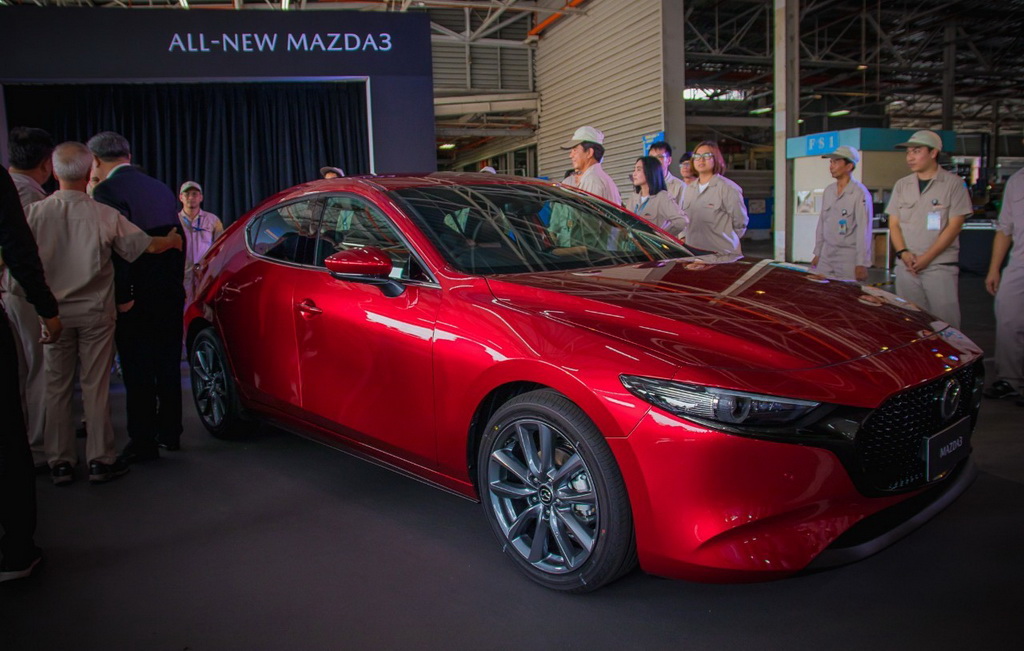 เผยภาพแรก Mazda3 ใหม่ คันแรกของเมืองไทยโดยฝีมือคนไทย เริ่มไลน์ผลิตแล้ว