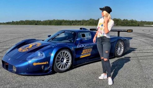 บลอนดี้สาวขาลุย ควบ Maserati MC12 กำลัง 621 แรงม้า พลังโหดจากสนามแข่งสู่ท้องถนน