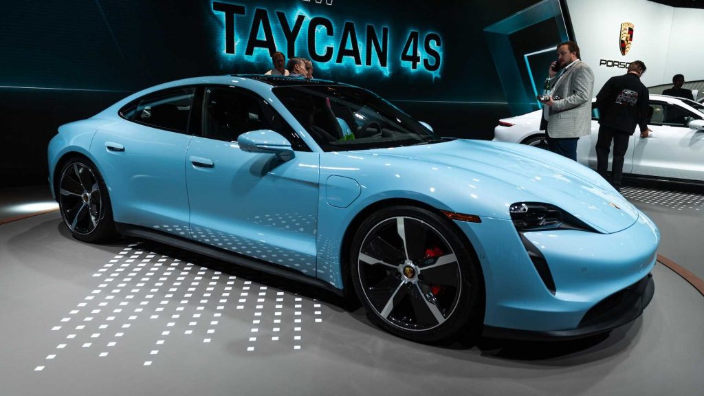 Porsche Taycan 4S มาในลุคสดใส ด้วยตัวรถสีฟ้าอ่อน พร้อมกำลังไม่ธรรมดา 563 แรงม้า