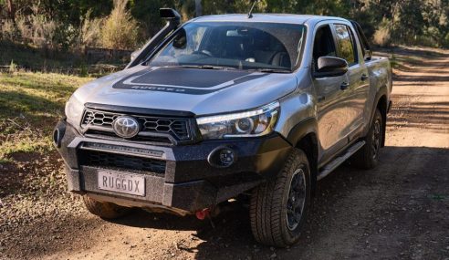 Toyota จ่อพัฒนากระบะสุดแกร่ง GR HiLux มาท้าชนกับ Ford Ranger Raptor