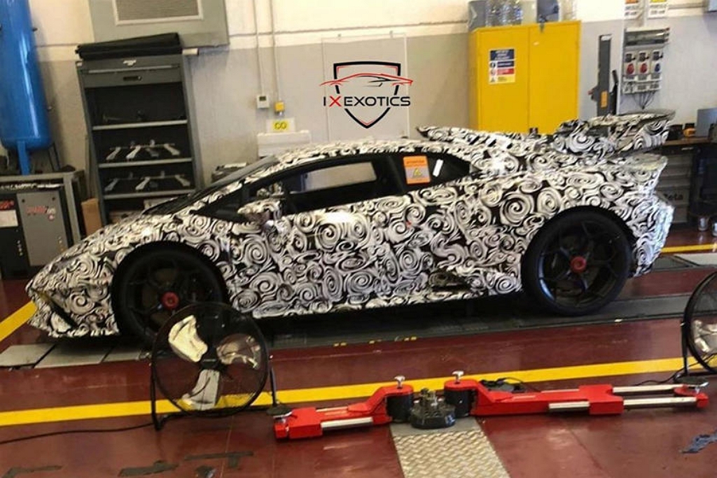 ต้องใช่แน่ ๆ Lamborghini Huracan เวอร์ชั่นที่ฮาร์ดคอยิ่งขึ้น โผล่ปรากฏตัวพร้อมลายพรางรอบคัน