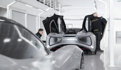 Lotus Evija ราคา 81 ล้าบาท ถูกจองหมดล็อตปีนี้แล้ว ขณะที่โรงงานผลิตยังสร้างไม่เสร็จ