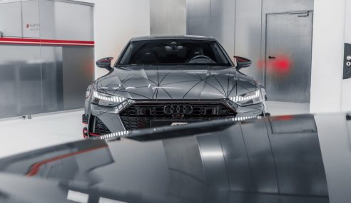 Audi RS7-R เน้นสีดำตัดแดงอัพเกรดรอบคัน กำลังจัดเต็ม 730 แรงม้า