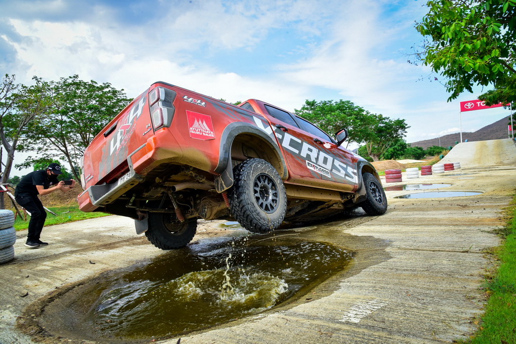 Isuzu Suphan Sport จัดเต็ม จัดหนัก ทดสอบ All New Isuzu V-Cross ในสนาม Grand Prix Motor Park