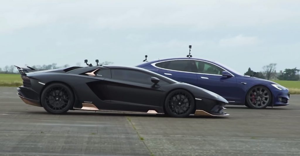 2 ตัวท็อป ระหว่าง Model S และ Aventador S ที่โคจรมาสู้กันแบบหัวชนฝา