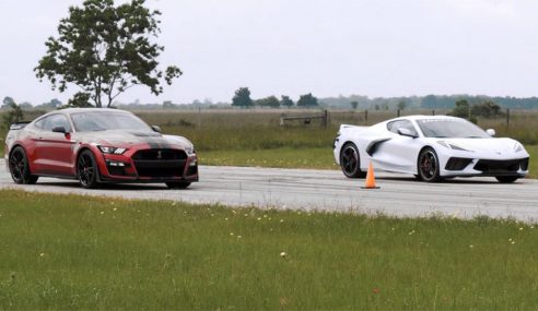 Corvette C8 ปี 2020 จะสู้กับ Mustang Shelby GT500 ได้หรือไม่?