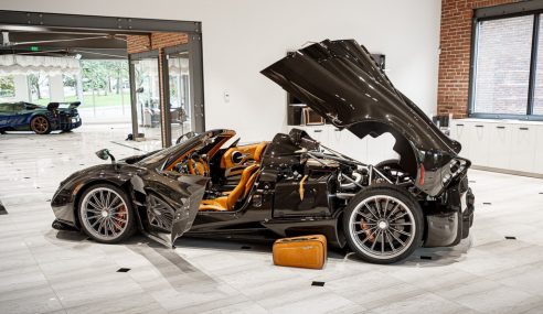 Pagani Huayra Roadster ไฮเปอร์คาร์ 754 แรงม้า ที่ถูกหุ้มด้วยคาร์บอนไฟเบอร์ทั้งคัน