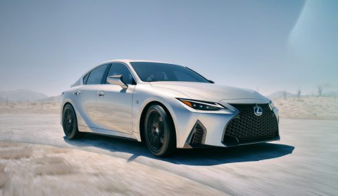 เพิ่มประสบการณ์สปอร์ตขั้นสุด Lexus IS 2021 ปรับปรุงใหม่ ให้โฉบเฉี่ยวจัดจ้านกว่าเดิม