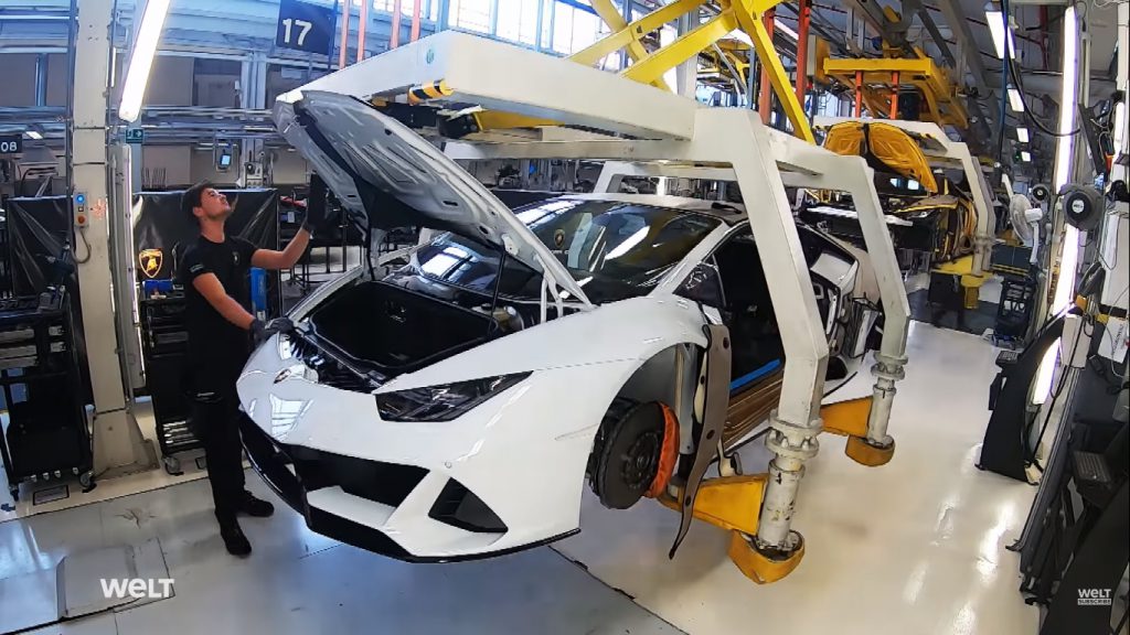 สารคดีชิ้นนี้ จะทำให้เรารู้ว่า กว่าจะออกมาเป็น Lamborghini Huracan Evo นั้นไม่ง่าย