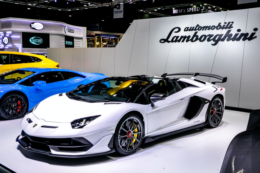 ลัมโบร์กินี อวดโฉมซูเปอร์สปอร์ตคาร์ Aventador-Huracan-Urus ในงาน Motor Show 2020