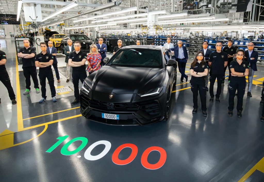 ยุคของเอสยูวี ล่าสุด Lamborghini Urus ฉลองขายได้ครบหมื่นคัน หลังเปิดตัวมา 2 ปี