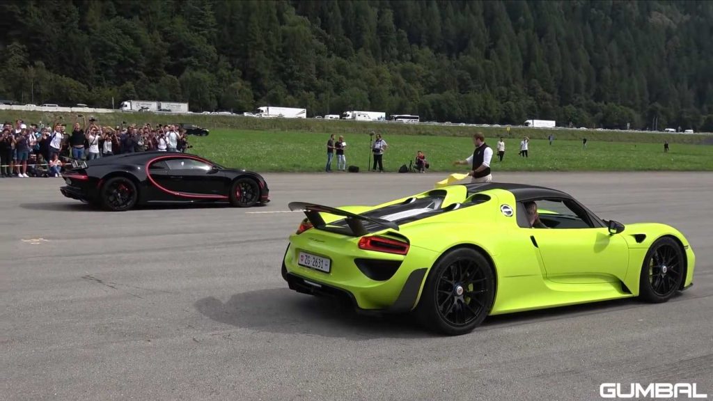 Porsche 918 Spyder พบกับ Bugatti Chiron ที่ฟาดกันแบบมันหยด
