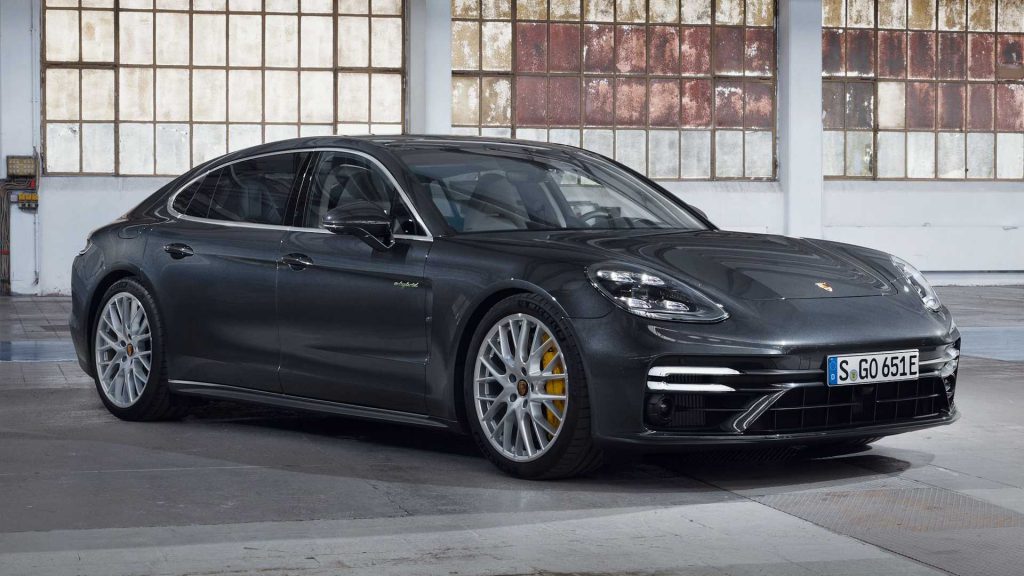 Panamera Turbo S E-Hybrid เปิดตัวแล้ว รุ่นท็อปสุดมาพร้อมกำลังกว่า 689 แรงม้า