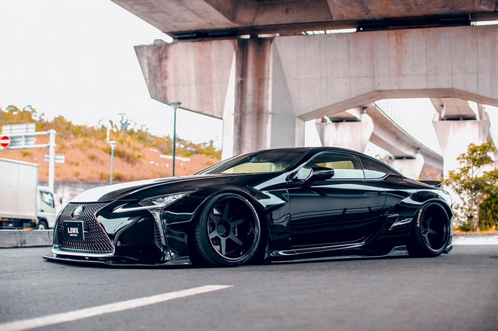 Lexus LC500 ถูกแต่งหล่อโดย Liberty Walk ด้วยชุดแต่งลำตัวกว้างงานถนัดของสำนัก