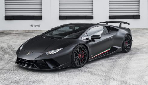 Huracan Performante เสริมดุด้วยเทอร์โบ โดดเด่นด้วยล้อสีดำสุดโหด