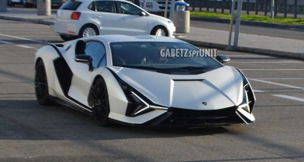 มันเหมือน UFO ติดล้อ Lamborghini Sian FKP 37 ที่ถูกจับภาพได้ตอนวิ่งบนถนน