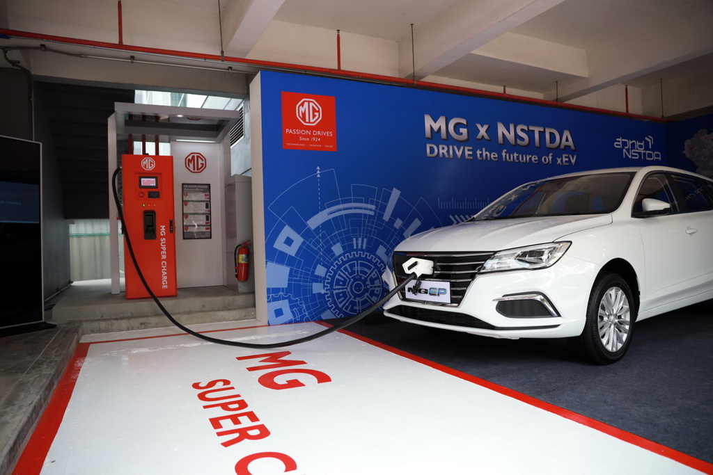 เอ็มจี จับมือ สวทช. เดินหน้าหนุนรถยนต์พลังงานไฟฟ้าในไทย เตรียมเปิดให้บริการสถานีชาร์จ MG SUPER CHARGE