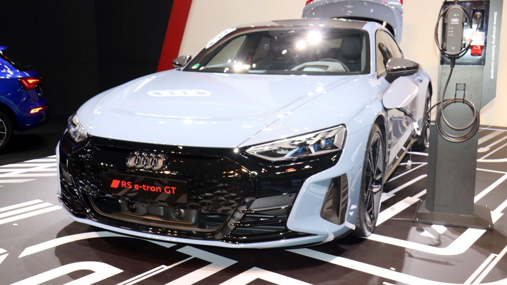 ไฮไลท์เด็ดที่สร้างความฮือฮาให้กับทั่วโลก The New Audi e-tron GT สปอร์ตคูเป้ 4 ประตู ขับเคลื่อนด้วยไฟฟ้า 100% รุ่นล่าสุด