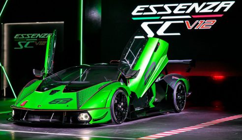 เผยโฉม เอสเซนซ่า เอสซีวี 12 (Essenza SCV12) รถแข่งไฮเปอคาร์ที่ถูกผลิตจำนวนจำกัดเพียงแค่ 40 คัน