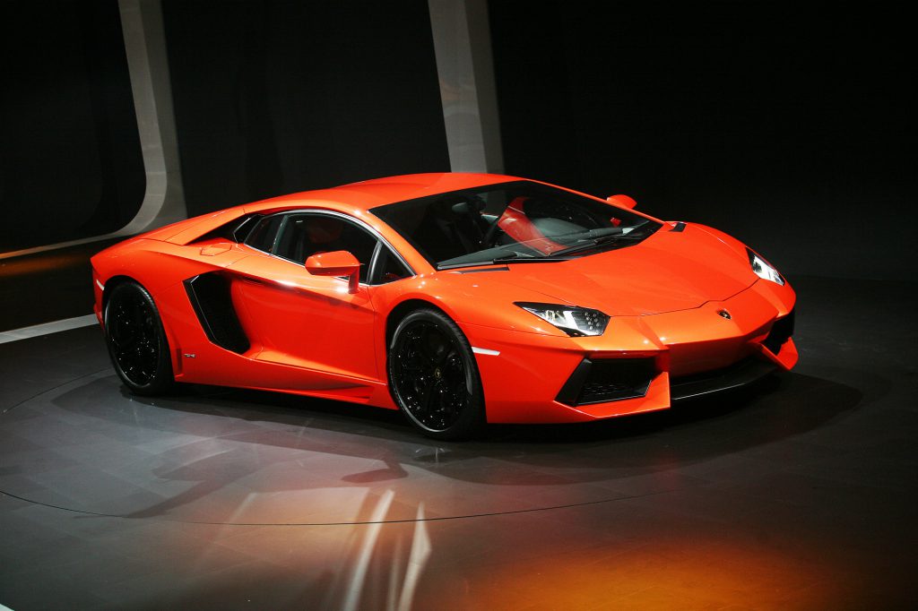 “ไขข้อสงสัย! เพราะอะไร Aventador จึงเป็นซูเปอร์สปอร์ตคาร์ที่น่าจับตามาตลอด 10 ปี พร้อมทุกสิ่งที่คุณควรรู้เกี่ยวกับ Aventador รหัสสุดท้ายของ Lamborghini”