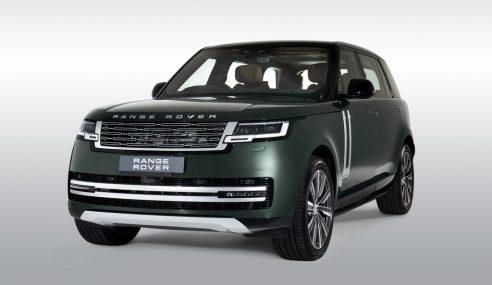 แลนด์โรเวอร์เปิดตัว New Range Rover สร้างนิยามใหม่ของการเดินทางที่หรูหรา