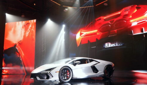 เผยโฉม Lamborghini Revuelto รถยนต์ซูเปอร์สปอร์ตปลั๊กอินไฮบริด เครื่องยนต์ V12 สมรรถนะสูงรุ่นแรกของแบรนด์