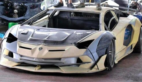 ช่างไทยเจ๋ง!! ใช้งบสี่แสนแปลง Toyota Crown รุ่นเก่าเป็น Lamborghini Aventador Replica